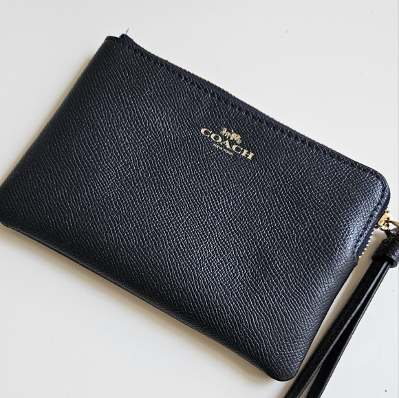Coach wristlet  wallet - Picture 1 of 6